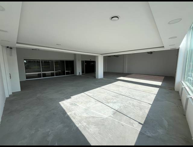 175M² BUSINESS TO LET IN PAARDEN EILAND